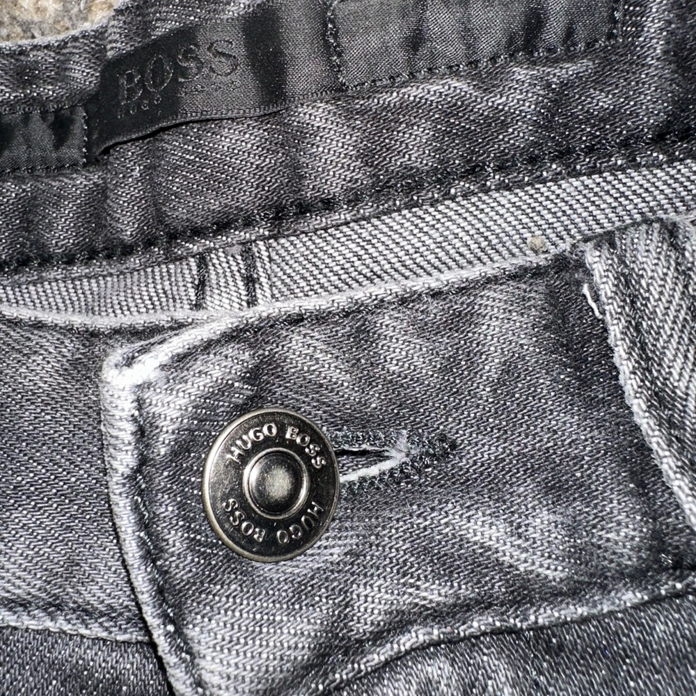 Hugo Boss - Picture 5 of 7